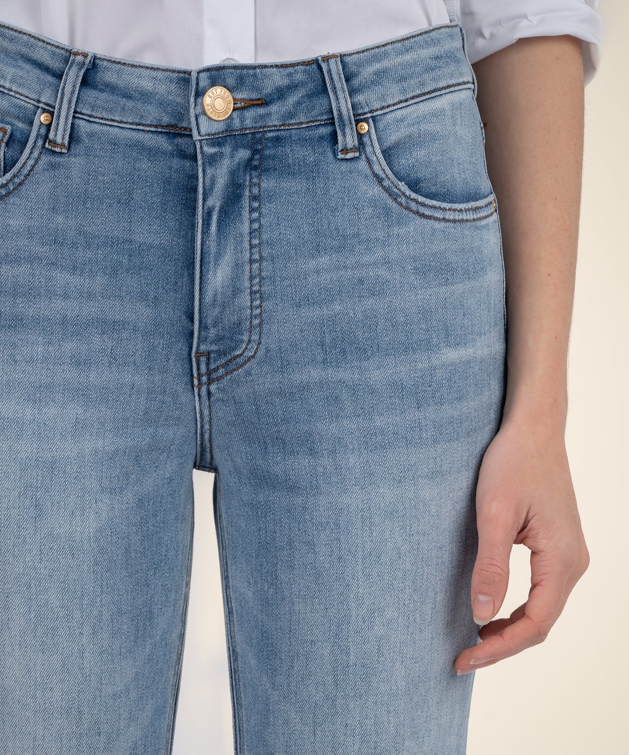 KUT Kelsey Jean in Honest Wash