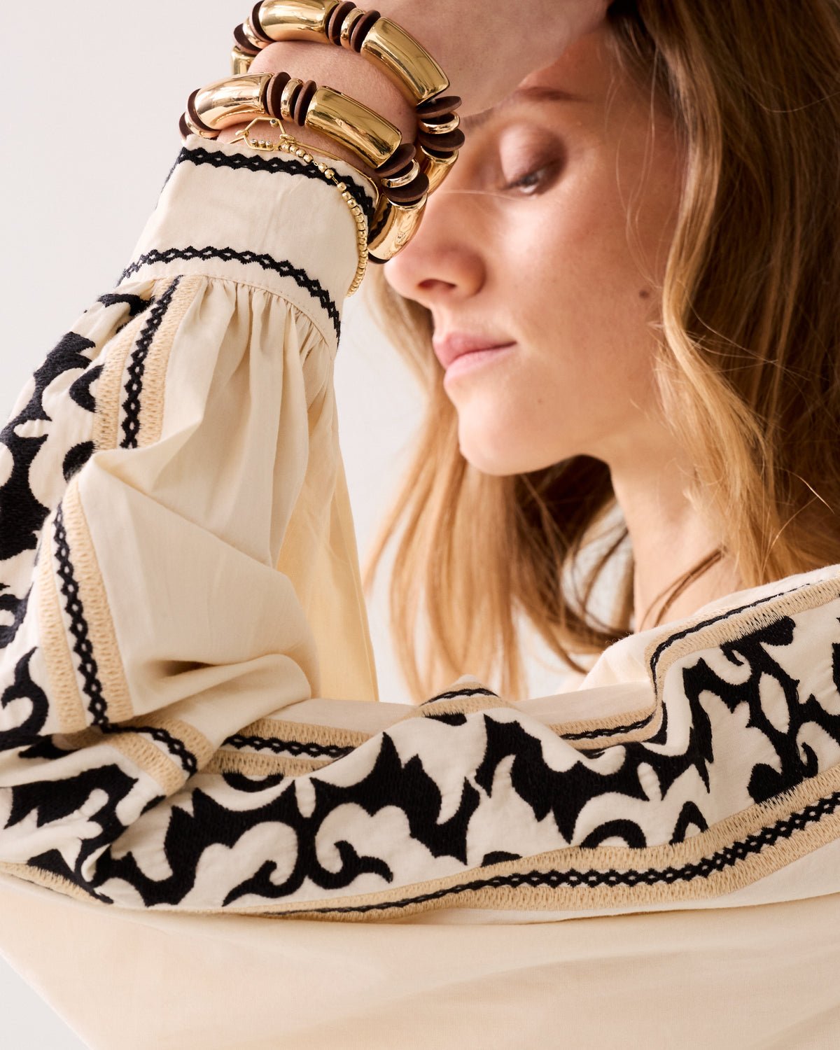 Summum Embroidered Blouse in Crispy Cotton