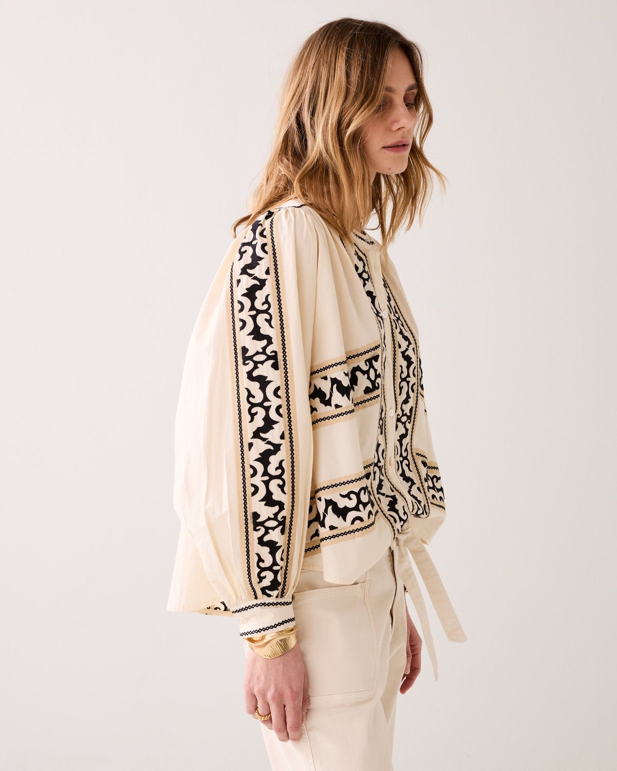 Summum Embroidered Blouse in Crispy Cotton