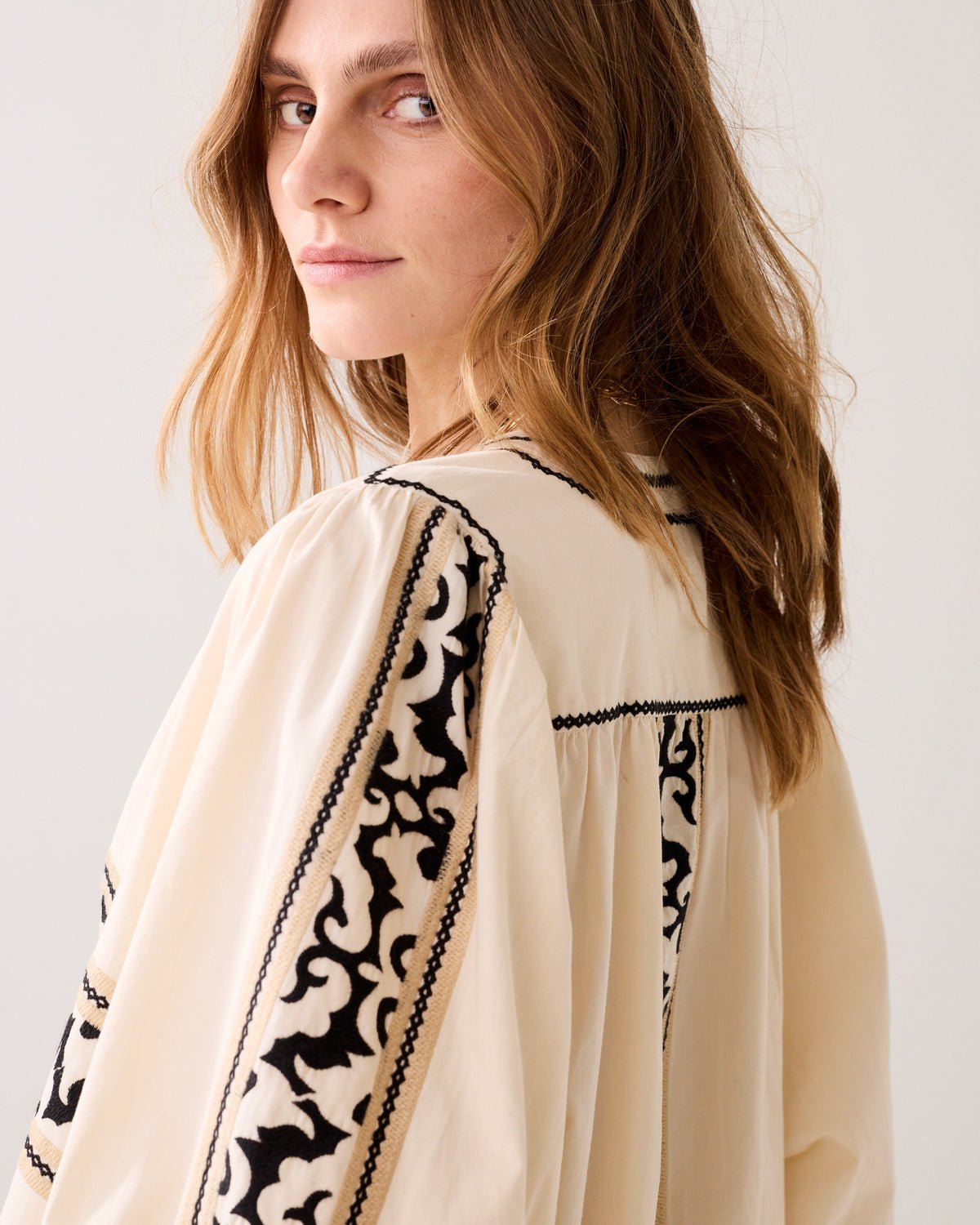 Summum Embroidered Blouse in Crispy Cotton