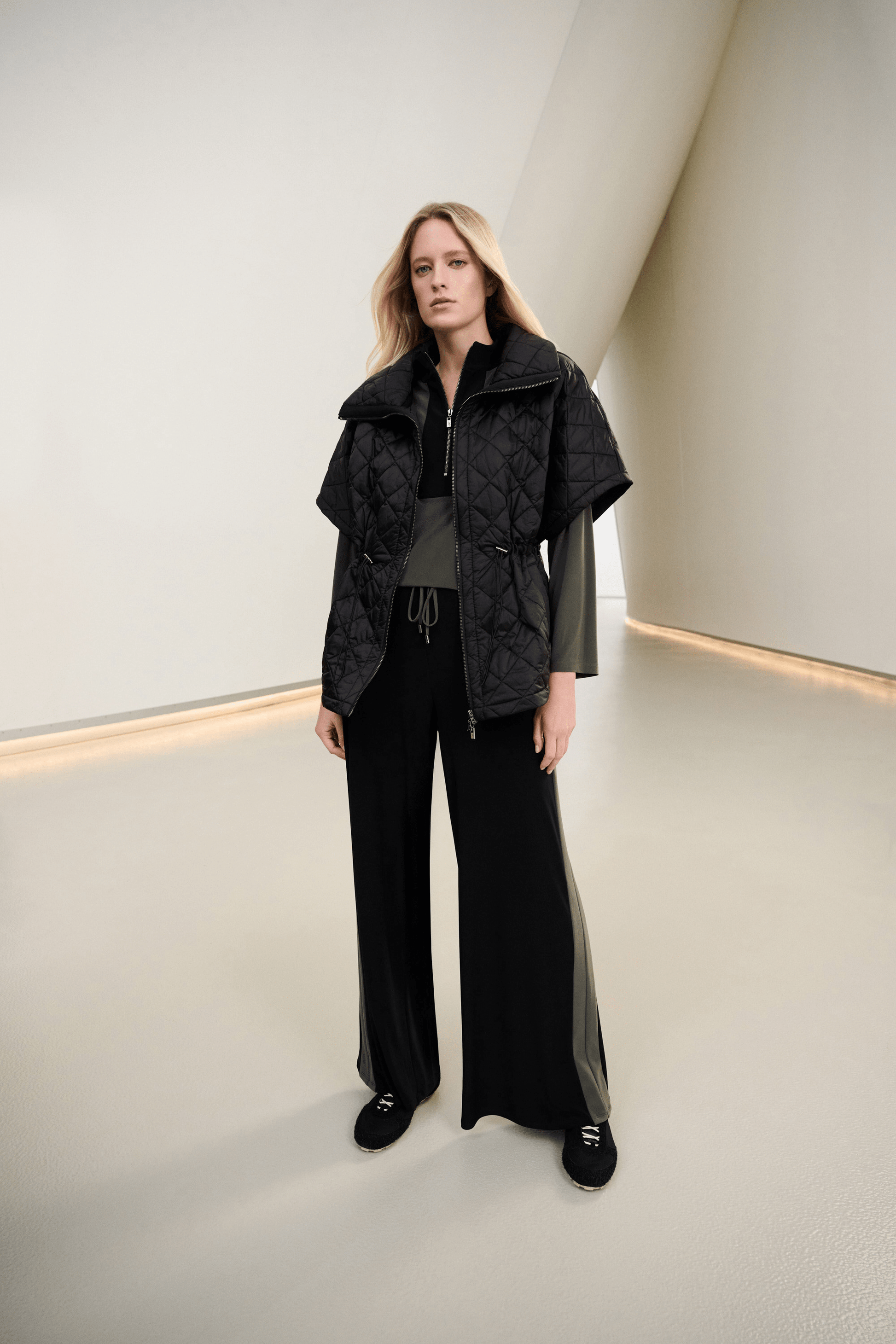 JR Quilted Nylon Shawl-Neck Boxy Vest 263643 – Atelier JR Quilted Nylon Shawl-Neck Boxy Vest 263643 – Atelier