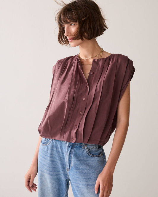 Summum Sleeveless Pleated Blouse with Sheen