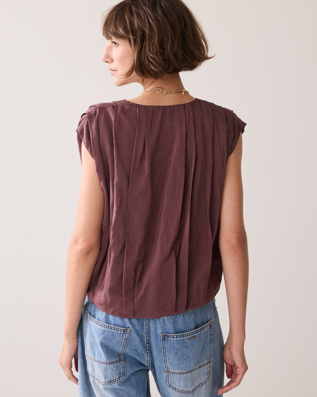 Summum Sleeveless Pleated Blouse with Sheen